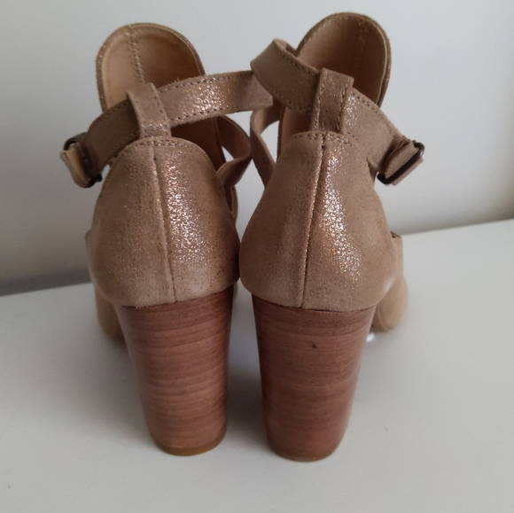 FINAL SALE 🆕🌿SUNDANCE GOLD LEATHER SANDALS🌿 - Picture 7 of 7